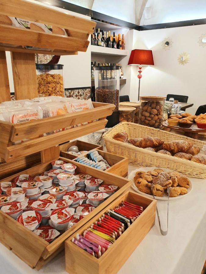 迪亚诺马里纳 Vela Bianca H & R酒店 外观 照片