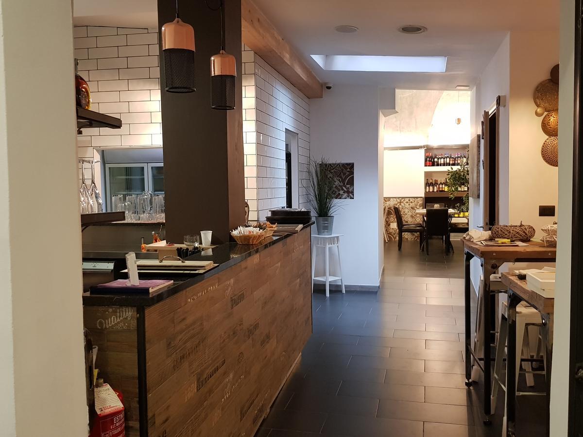 迪亚诺马里纳 Vela Bianca H & R酒店 外观 照片